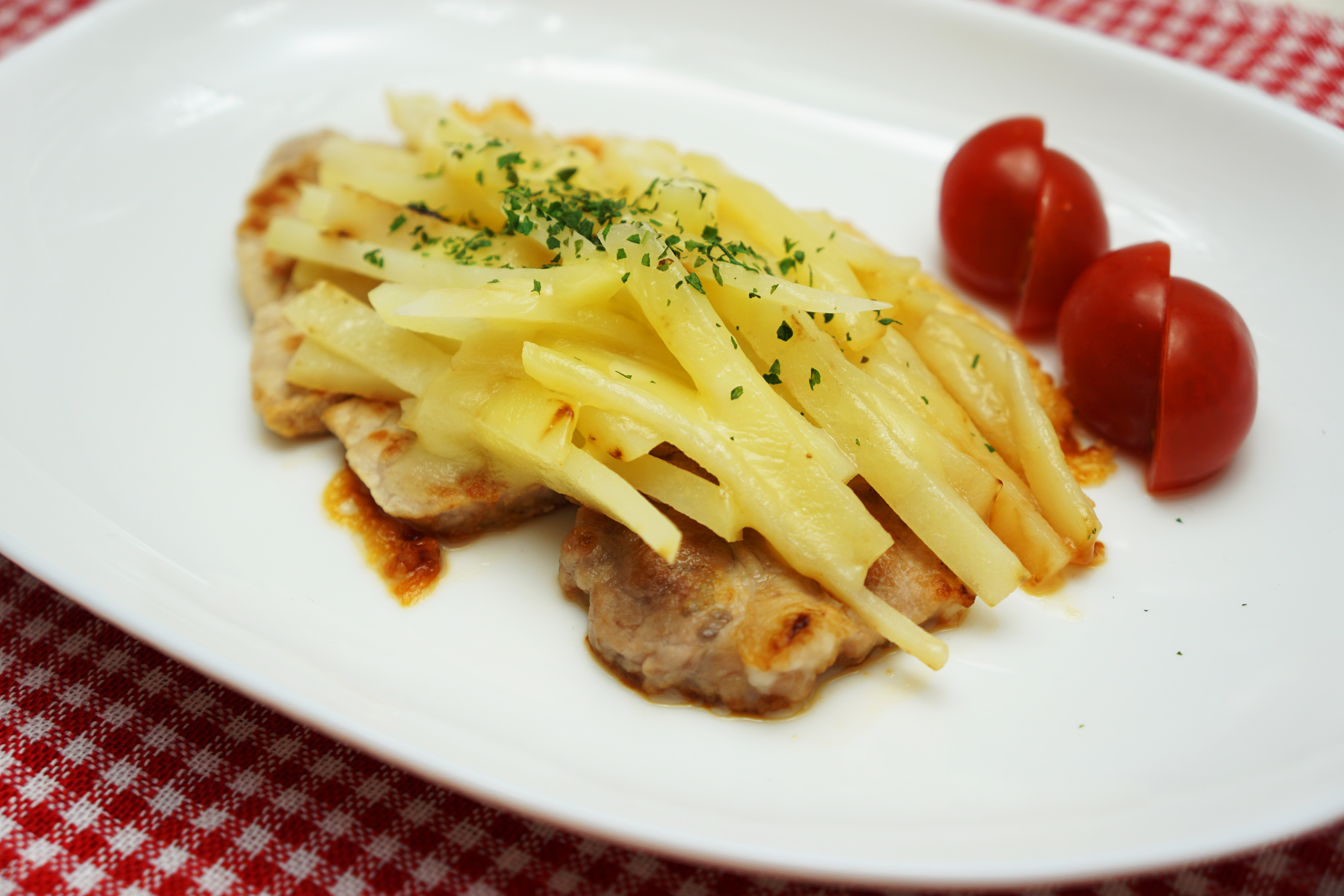 豚肉のポテトチーズ焼きの画像